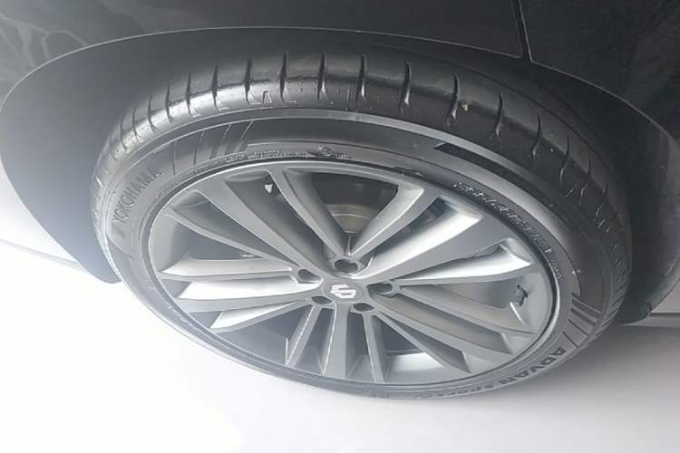 Used Leapmotor C16 2026 Extended-Range 280 LiDAR Zhizun Edition 6 Seats Right Rear Wheel Hub