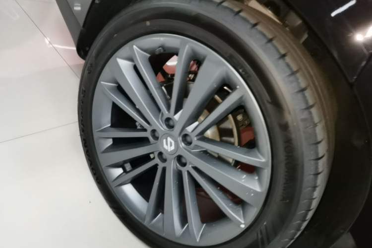 Used Leapmotor C16 2026 Extended-Range 280 LiDAR Zhizun Edition 6 Seats Right Rear Wheel Hub