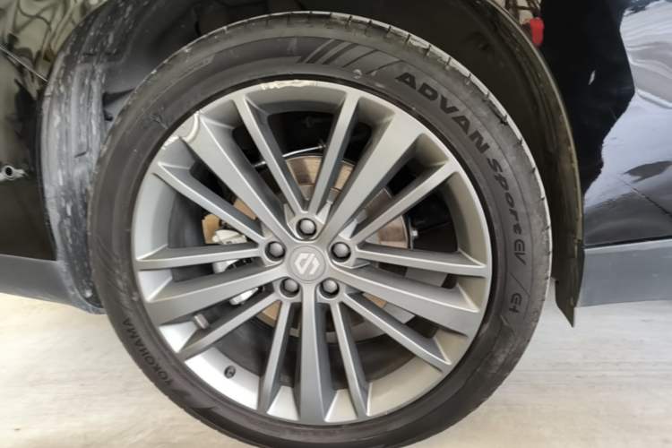 Used Leapmotor C16 2026 Extended-Range 280 LiDAR Zhizun Edition 6 Seats Right Rear Wheel Hub