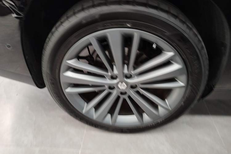 Used Leapmotor C16 2026 Extended-Range 280 LiDAR Zhizun Edition 6 Seats Right Rear Wheel Hub