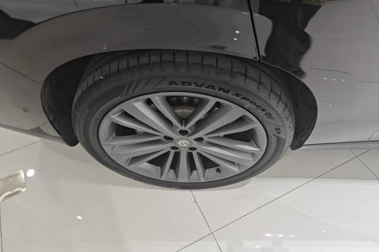 Used Leapmotor C16 2026 Extended-Range 280 LiDAR Zhizun Edition 6 Seats Right Rear Wheel Hub