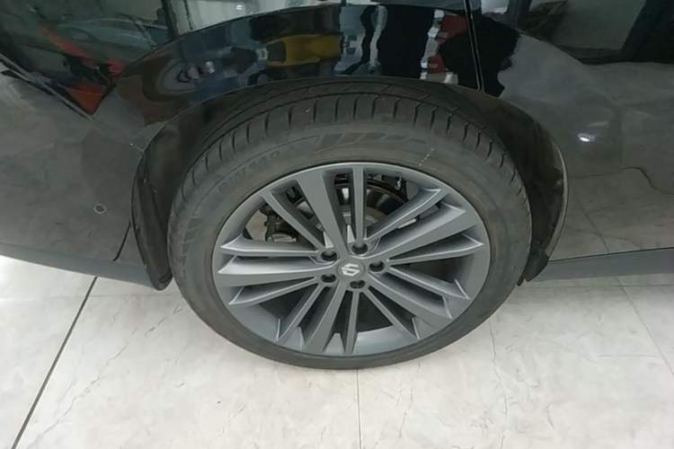 Used Leapmotor C16 2026 Extended-Range 280 LiDAR Zhizun Edition 6 Seats Right Rear Wheel Hub