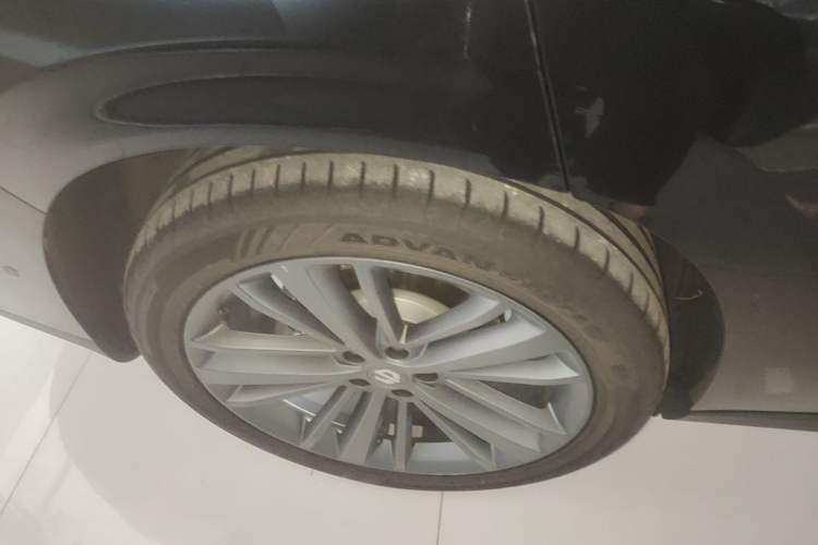 Used Leapmotor C16 2026 Extended-Range 280 LiDAR Zhizun Edition 6 Seats Right Rear Wheel Hub