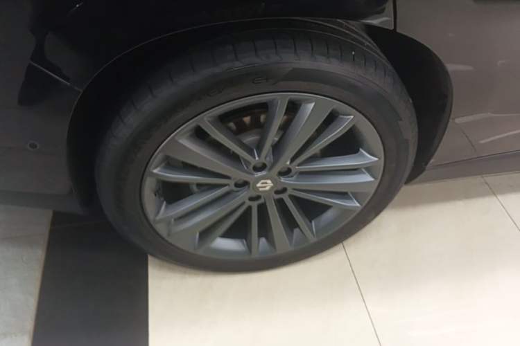 Used Leapmotor C16 2026 Extended-Range 280 LiDAR Zhizun Edition 6 Seats Right Rear Wheel Hub