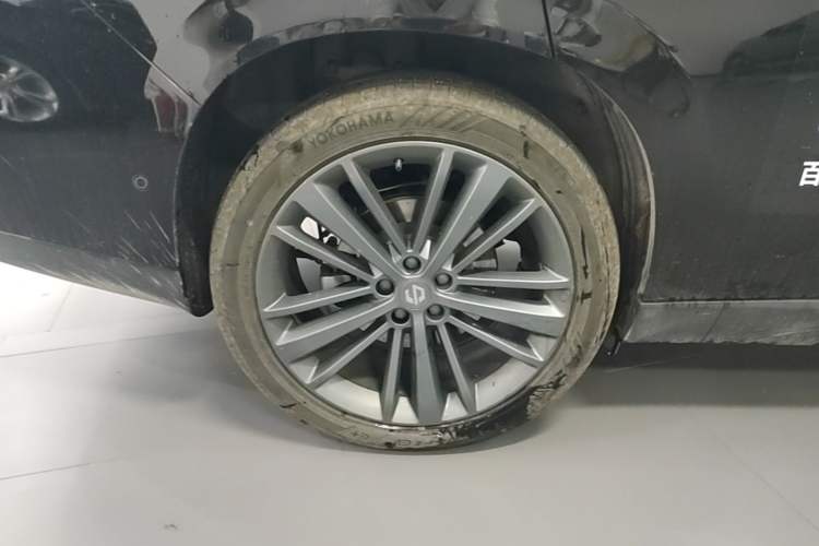Used Leapmotor C16 2026 Extended-Range 280 LiDAR Zhizun Edition 6 Seats Right Rear Wheel Hub