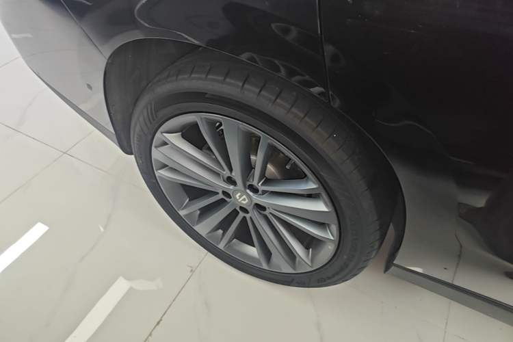 Used Leapmotor C16 2026 Extended-Range 280 LiDAR Zhizun Edition 6 Seats Right Rear Wheel Hub