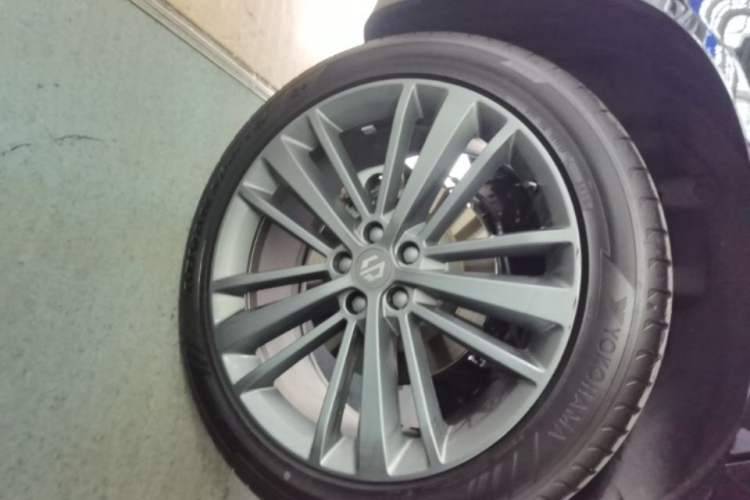 Used Leapmotor C16 2026 Extended-Range 280 LiDAR Zhizun Edition 6 Seats Right Rear Wheel Hub