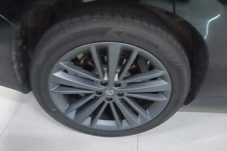 Used Leapmotor C16 2026 Extended-Range 280 LiDAR Zhizun Edition 6 Seats Right Rear Wheel Hub