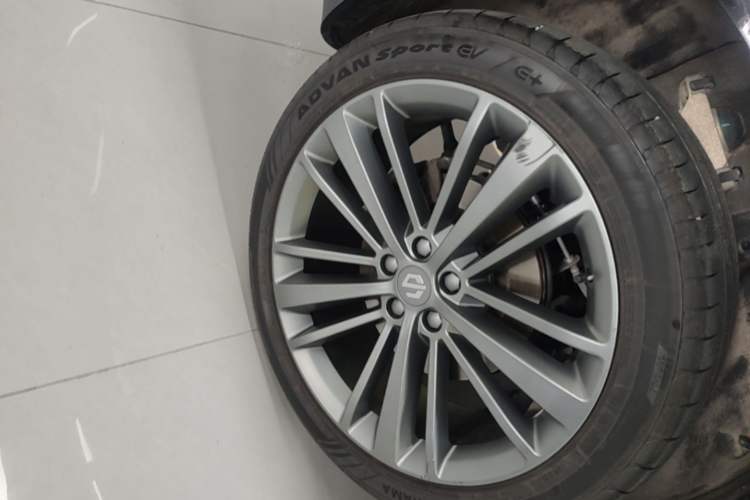 Used Leapmotor C16 2026 Extended-Range 280 LiDAR Version 6 Seats Right Rear Wheel Hub