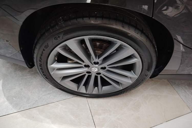 Used Leapmotor C16 2026 Extended-Range 280 LiDAR Zhizun Edition 6 Seats Right Rear Wheel Hub