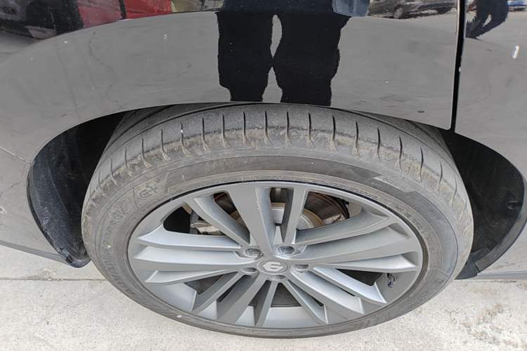 Used Leapmotor C16 2026 Extended-Range 280 LiDAR Zhizun Edition 6 Seats Right Rear Wheel Hub