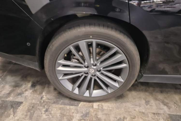Used Leapmotor C16 2026 Extended-Range 280 LiDAR Zhizun Edition 6 Seats Right Rear Wheel Hub