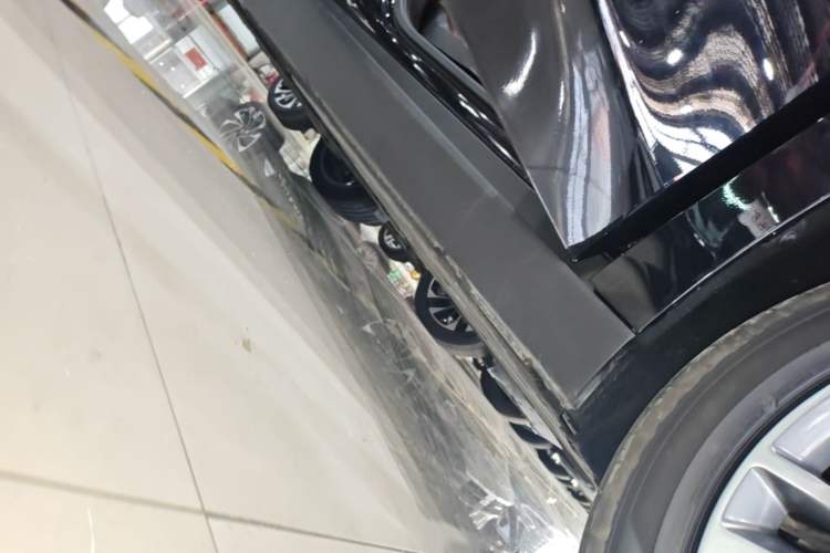 Used Leapmotor C16 2026 Extended-Range 280 LiDAR Zhizun Edition 6 Seats Right Side Sill