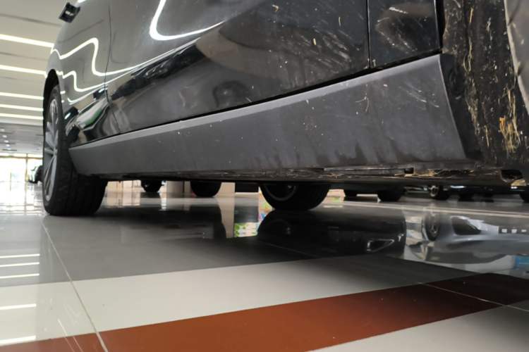 Used Leapmotor C16 2026 Extended-Range 280 LiDAR Zhizun Edition 6 Seats Right Side Sill