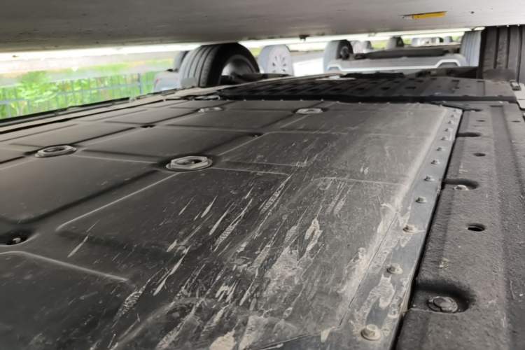 Used Leapmotor C16 2026 Extended-Range 280 LiDAR Zhizun Edition 6 Seats Right Side Sill