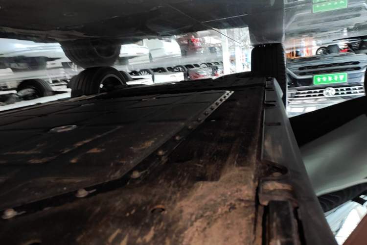 Used Leapmotor C16 2026 Extended-Range 280 LiDAR Zhizun Edition 6 Seats Right Side Sill