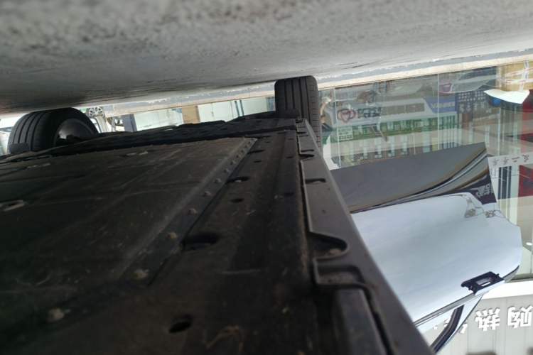 Used Leapmotor C16 2026 Extended-Range 280 LiDAR Zhizun Edition 6 Seats Right Side Sill