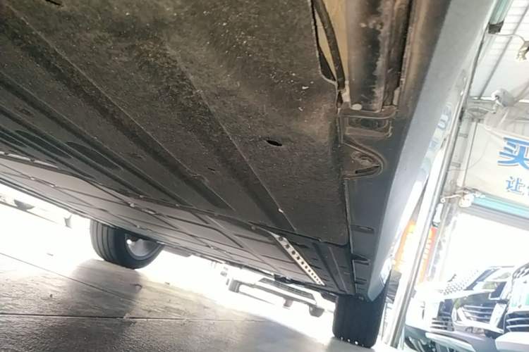Used Leapmotor C16 2026 Extended-Range 280 LiDAR Zhizun Edition 6 Seats Right Side Sill