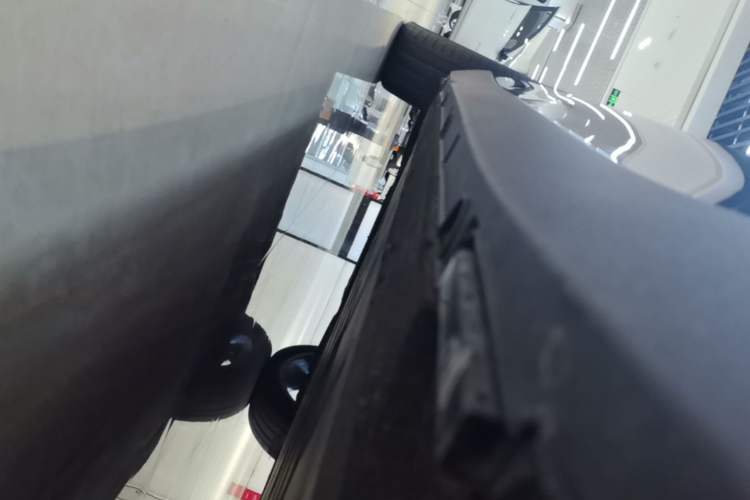 Used Leapmotor C16 2026 All-Electric 630 LiDAR Zhizun Edition 6 Seats Right Side Sill