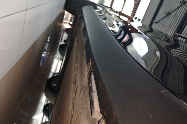 Used Leapmotor C16 2026 Extended-Range 280 LiDAR Zhizun Edition 6 Seats Right Side Sill