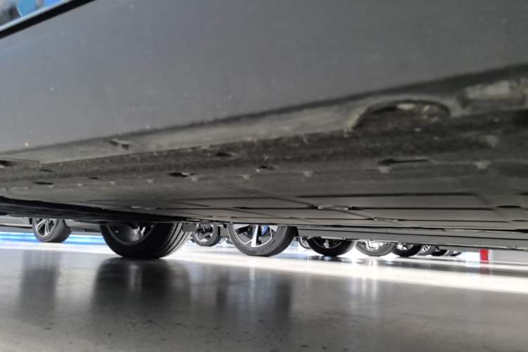 Used Leapmotor C16 2026 Extended-Range 280 LiDAR Zhizun Edition 6 Seats Right Side Sill