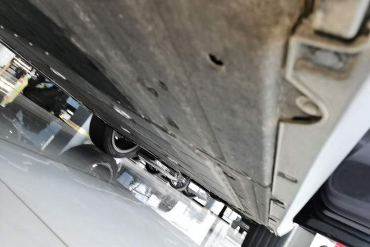 Used Leapmotor C16 2026 Extended-Range 280 LiDAR Zhizun Edition 6 Seats Right Side Sill