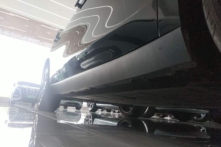 Used Leapmotor C16 2026 All-Electric 630 LiDAR Zhizun Edition 6 Seats Right Side Sill