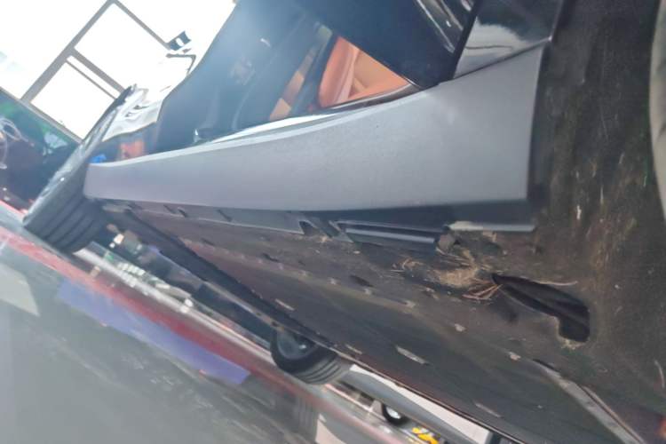 Used Leapmotor C16 2026 Extended-Range 280 LiDAR Zhizun Edition 6 Seats Right Side Sill