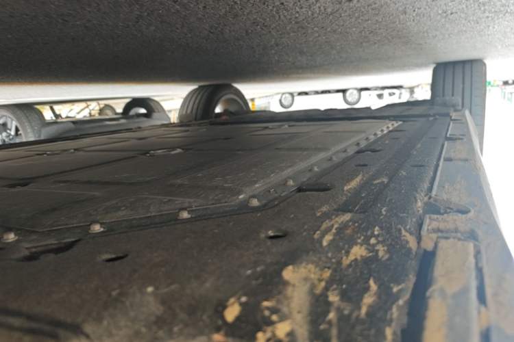 Used Leapmotor C16 2026 Extended-Range 280 LiDAR Zhizun Edition 6 Seats Right Side Sill