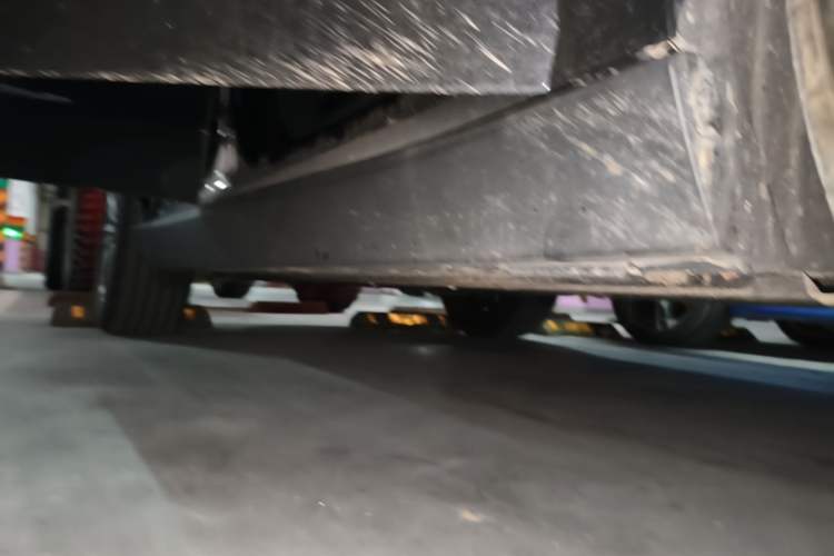 Used Leapmotor C16 2026 Range-Extended 200 Prestige 6-Seater Right Side Sill