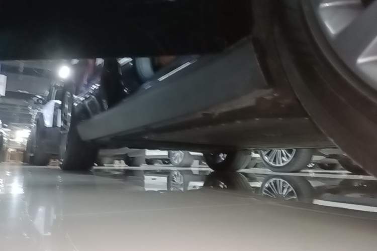 Used Leapmotor C16 2026 Extended-Range 280 LiDAR Zhizun Edition 6 Seats Right Side Sill