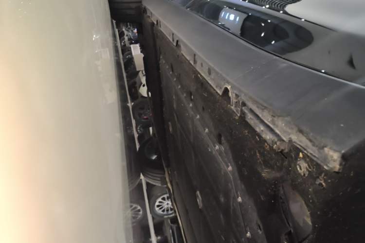 Used Leapmotor C16 2026 Extended-Range 280 LiDAR Zhizun Edition 6 Seats Right Side Sill
