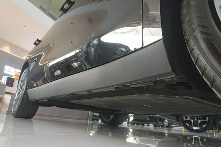 Used Leapmotor C16 2026 Extended-Range 280 LiDAR Zhizun Edition 6 Seats Right Side Sill