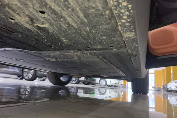 Used Leapmotor C16 2026 Extended-Range 280 LiDAR Zhizun Edition 6 Seats Right Side Sill