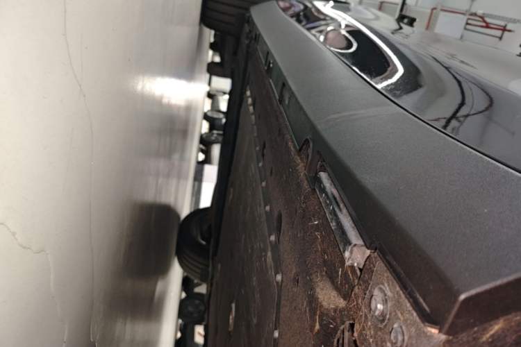 Used Leapmotor C16 2026 Extended-Range 280 LiDAR Zhizun Edition 6 Seats Right Side Sill