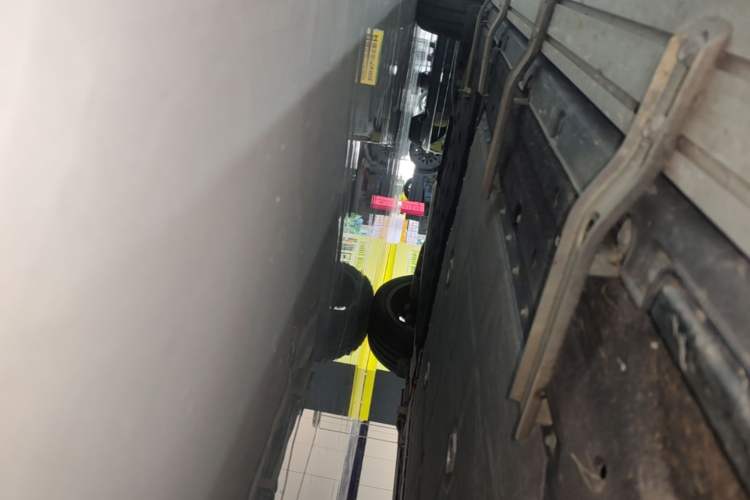 Used Leapmotor C16 2026 Extended-Range 280 LiDAR Version 6 Seats Right Side Sill