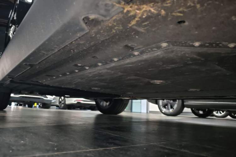 Used Leapmotor C16 2026 Extended-Range 280 LiDAR Zhizun Edition 6 Seats Right Side Sill