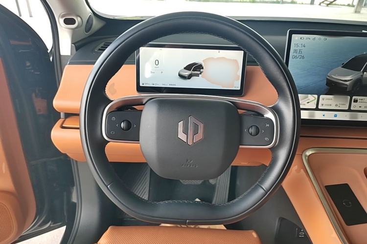 Used Leapmotor C16 2026 Extended-Range 280 LiDAR Zhizun Edition 6 Seats Steering Wheel