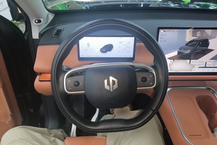 Used Leapmotor C16 2026 Extended-Range 280 LiDAR Zhizun Edition 6 Seats Steering Wheel