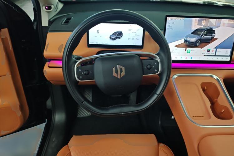 Used Leapmotor C16 2026 Extended-Range 280 LiDAR Zhizun Edition 6 Seats Steering Wheel