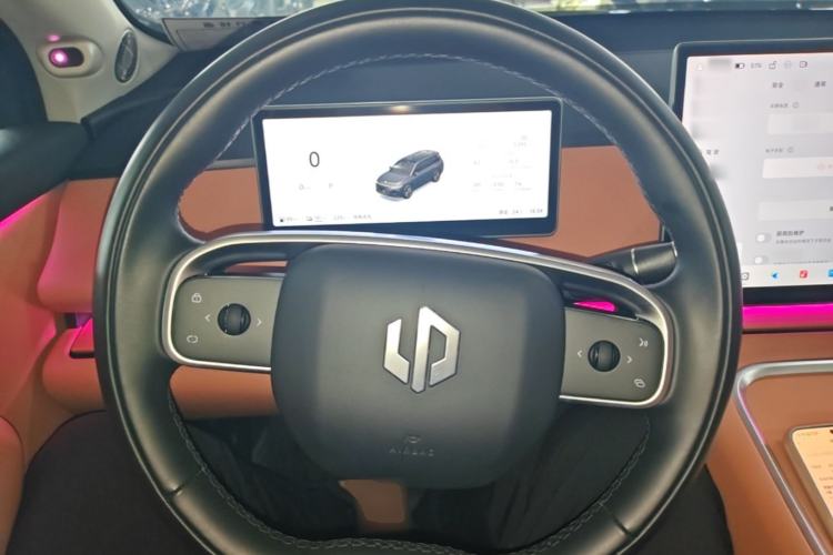 Used Leapmotor C16 2026 Extended-Range 280 LiDAR Zhizun Edition 6 Seats Steering Wheel