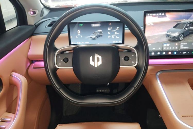 Used Leapmotor C16 2026 Extended-Range 280 LiDAR Zhizun Edition 6 Seats Steering Wheel