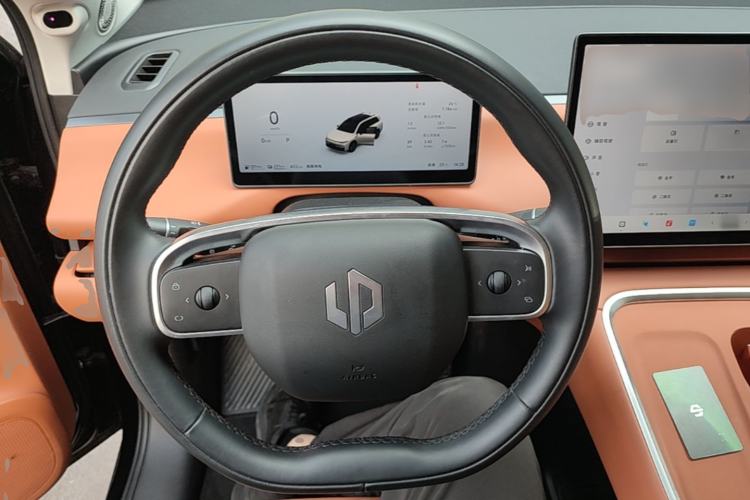 Used Leapmotor C16 2026 Extended-Range 280 LiDAR Zhizun Edition 6 Seats Steering Wheel