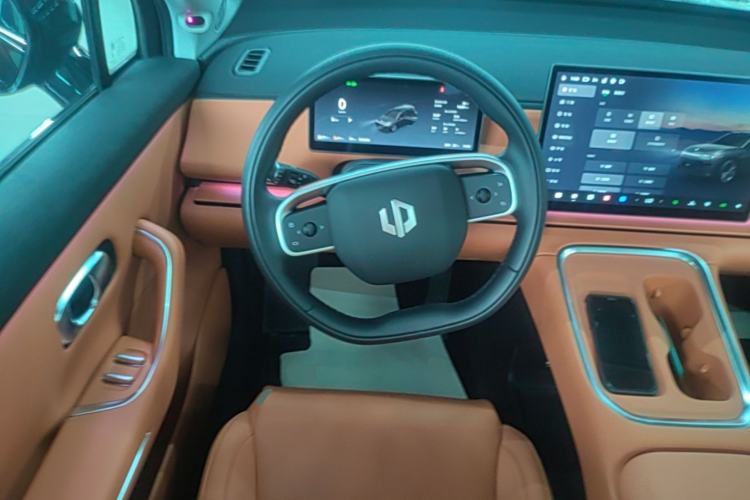 Used Leapmotor C16 2026 Extended-Range 280 LiDAR Zhizun Edition 6 Seats Steering Wheel