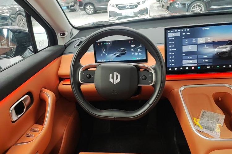 Used Leapmotor C16 2026 Extended-Range 280 LiDAR Zhizun Edition 6 Seats Steering Wheel