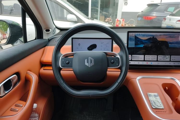 Used Leapmotor C16 2026 Extended-Range 280 LiDAR Zhizun Edition 6 Seats Steering Wheel