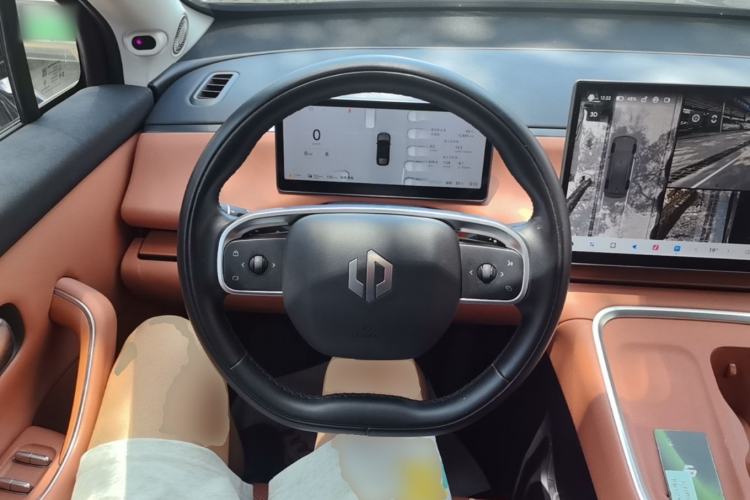 Used Leapmotor C16 2026 Extended-Range 280 LiDAR Zhizun Edition 6 Seats Steering Wheel