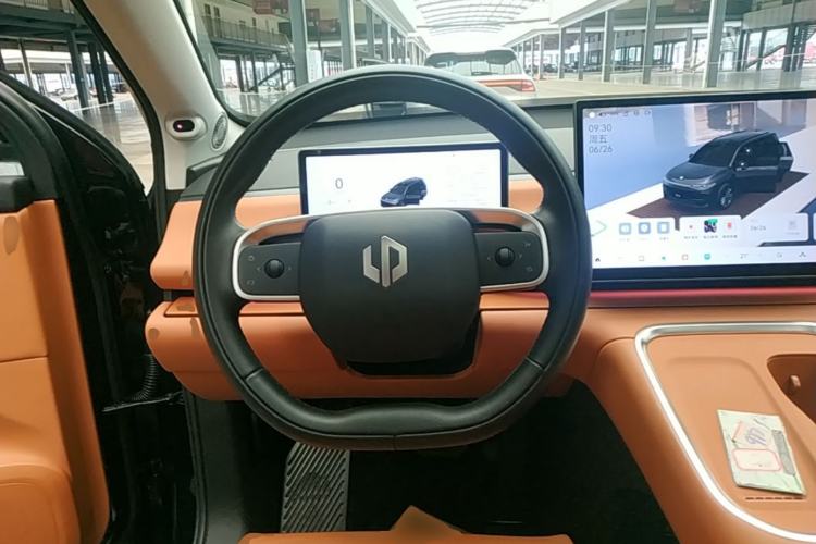 Used Leapmotor C16 2026 Extended-Range 280 LiDAR Zhizun Edition 6 Seats Steering Wheel