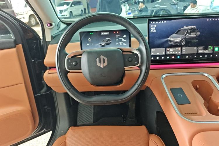 Used Leapmotor C16 2026 Extended-Range 280 LiDAR Zhizun Edition 6 Seats Steering Wheel