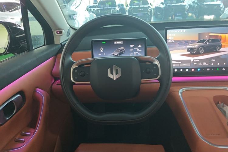 Used Leapmotor C16 2026 Extended-Range 280 LiDAR Zhizun Edition 6 Seats Steering Wheel